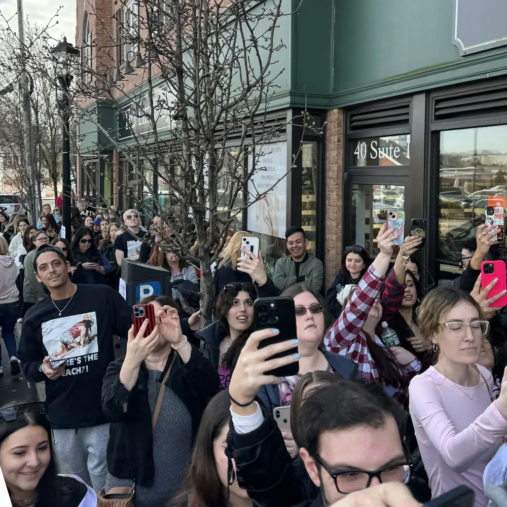 crowd – Going Local Long Island